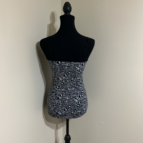 ⭐️Active Basic Women’s Tee Gray/Black Size M⭐️ - Picture 4 of 8